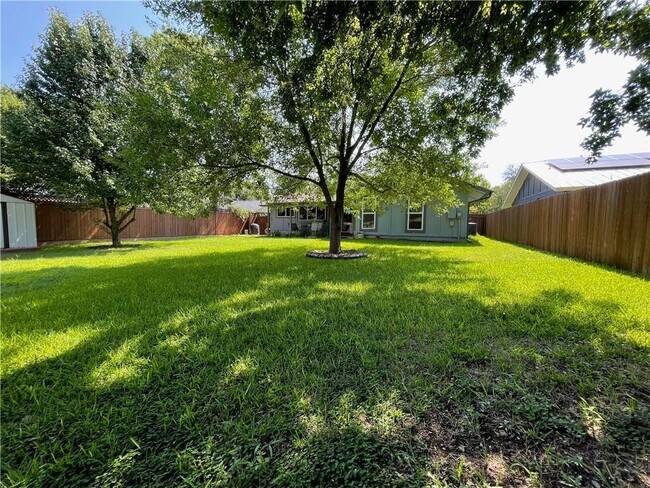 Building Photo - 7110 Whispering Winds Dr