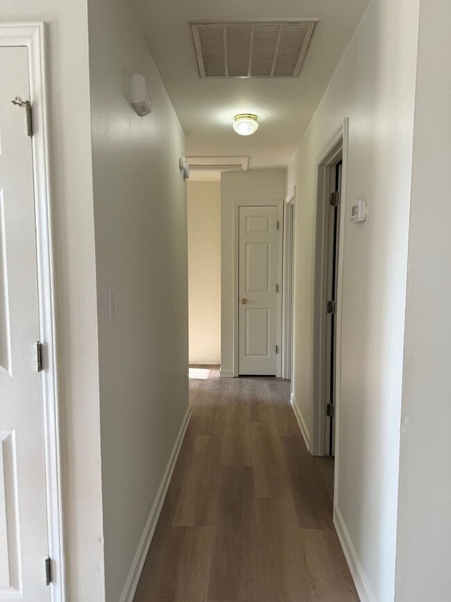 Building Photo - Charming 3 bedroom home in the Hubert area