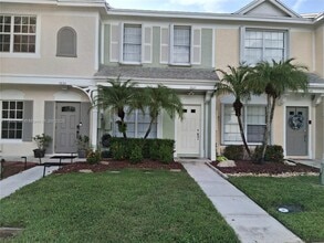 Building Photo - 7827 Sanibel Dr