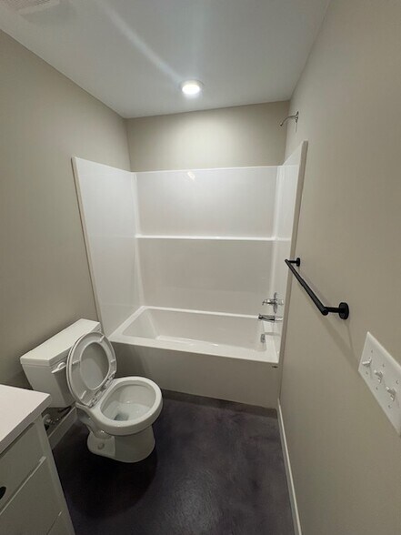 Building Photo - 300 N Independence St