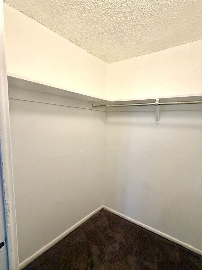 Building Photo - Quiet and private 1 bedroom on the 1st floor - in Glendale