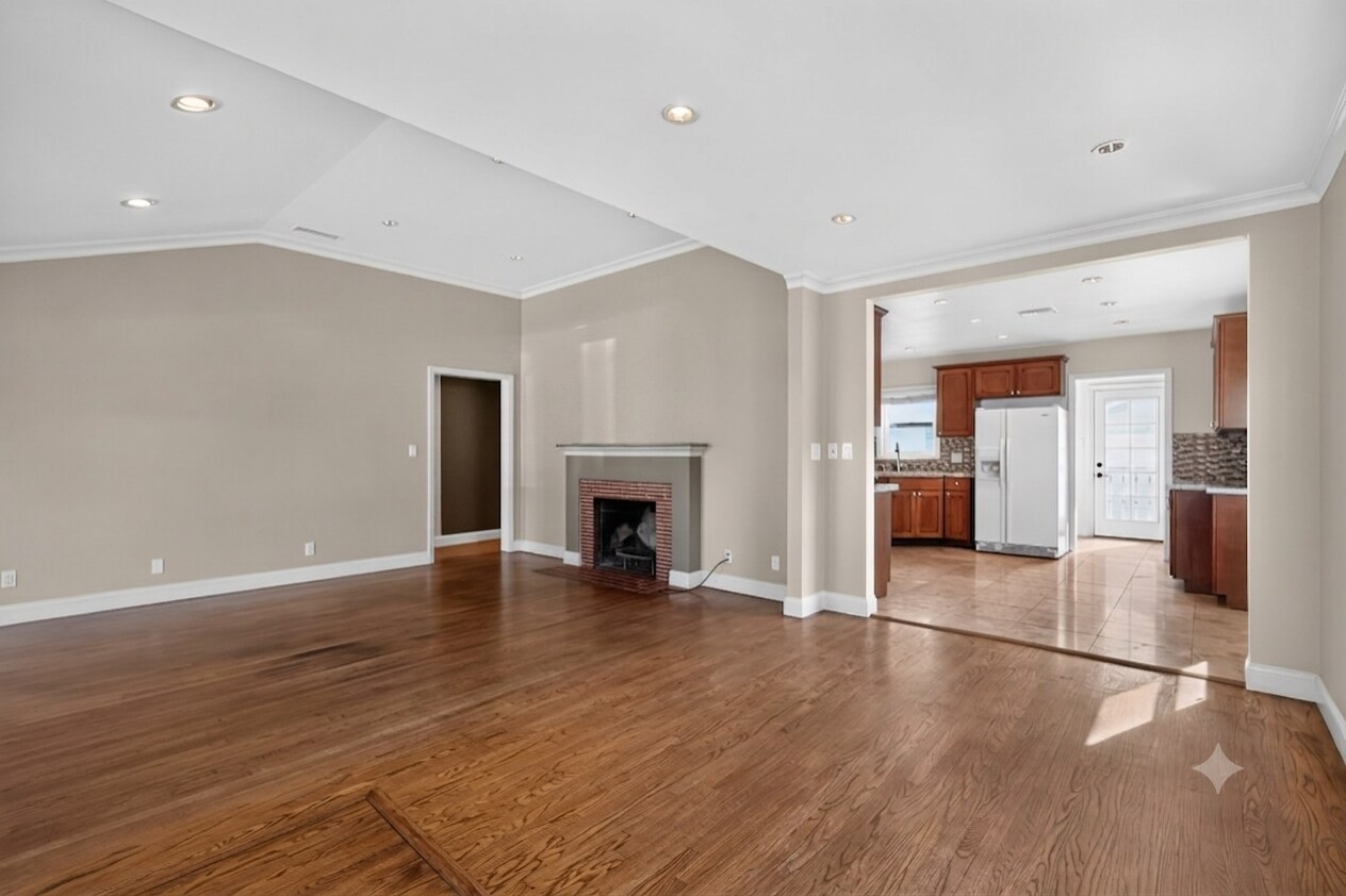 Building Photo - 7742 Dunbarton Ave