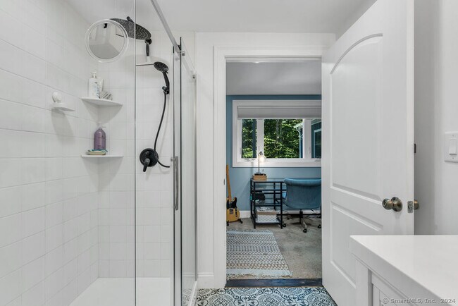 Building Photo - 32 Twin Bridge Rd