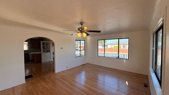 Building Photo - This two-bedroom, one-bath home in Upper Seaside