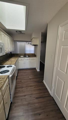 Building Photo - 8881 Thompson Cir