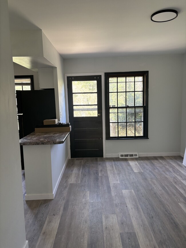 Building Photo - 207 S Jefferson Ave