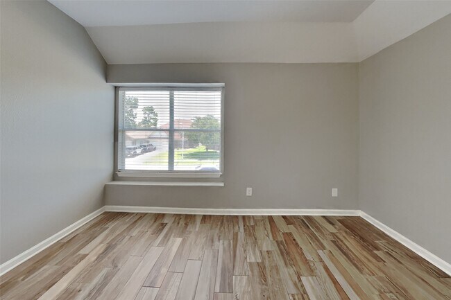 Building Photo - 16968 Scenic Knoll