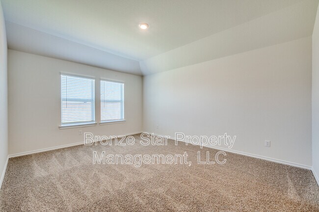 Building Photo - 3924 Jade Dr