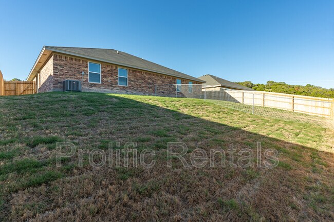 Building Photo - 107 Lost Trl