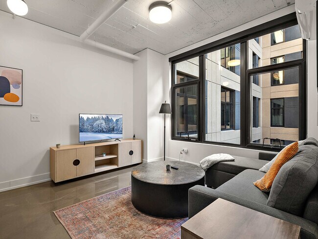 Building Photo - 608 N 3rd St