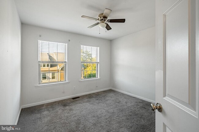 Building Photo - 33 Addison Ln