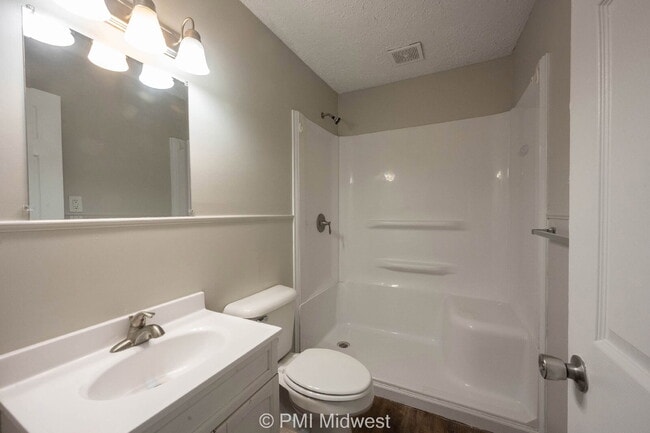 Building Photo - "Charming 3-Bedroom Haven in Mooresville –...