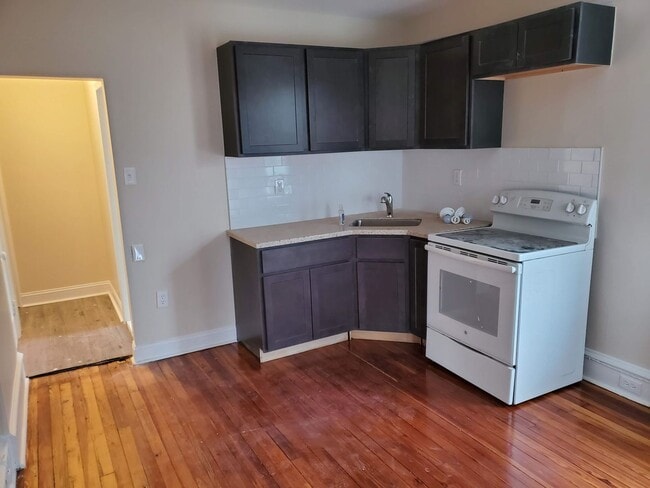 Building Photo - 2213 Mt Carmel Ave