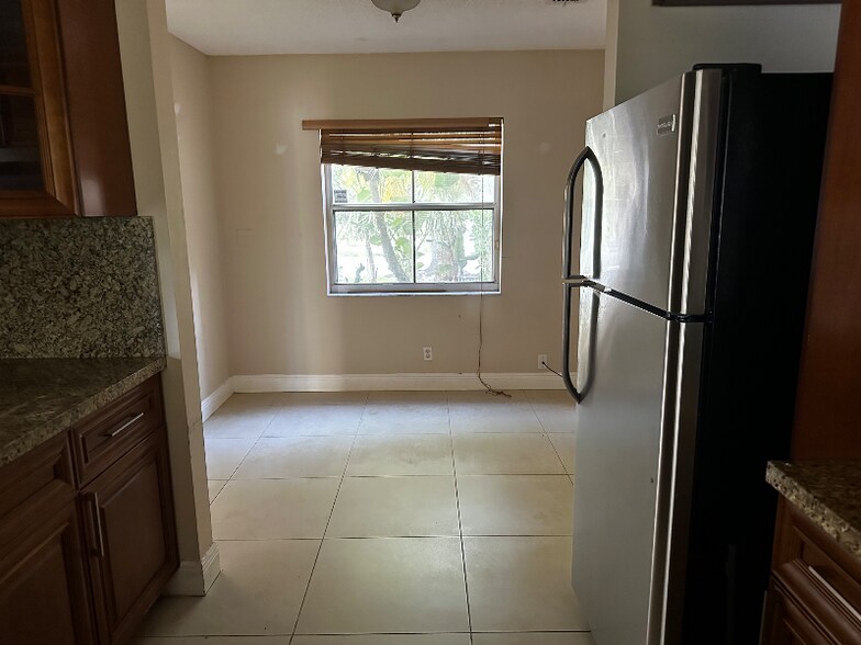 Building Photo - 8438 NW 40th Ct