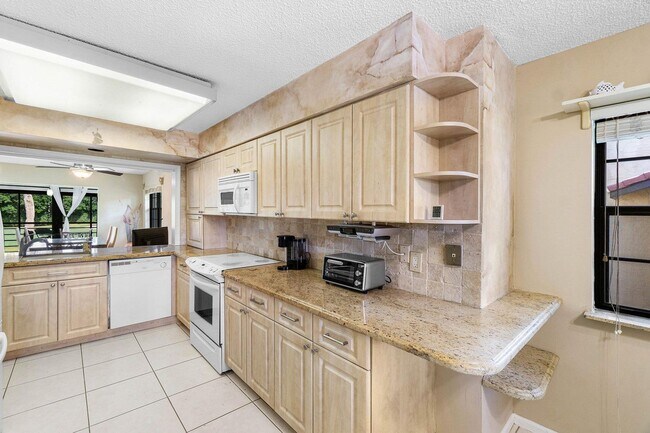 Building Photo - 6446 Aspen Glen Cir