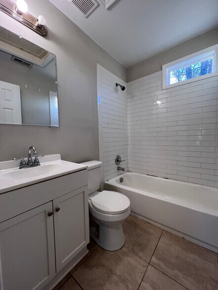 Building Photo - 4608 Eastover Ave