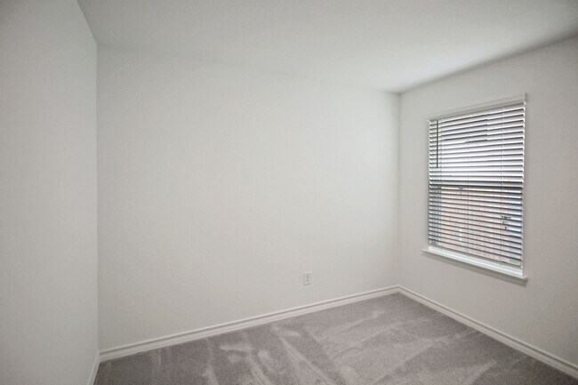 Building Photo - 946 Bluegrass Pt