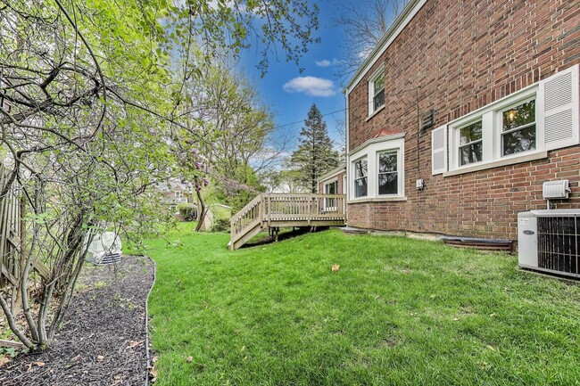 Building Photo - 2515 Gordon Dr