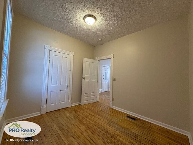 Building Photo - 2208 NE 2nd St