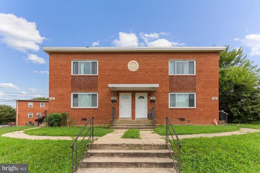 Building Photo - 914 7th St