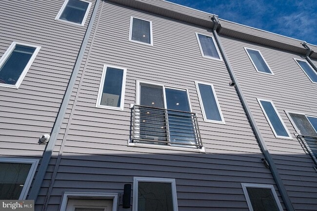 Building Photo - 1326 N Mascher St