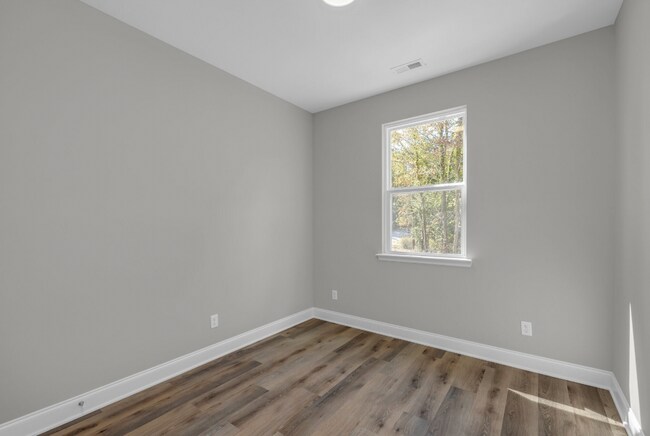 Building Photo - 102 Hogan Rd