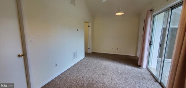 Building Photo - 6721 Springhouse Ln