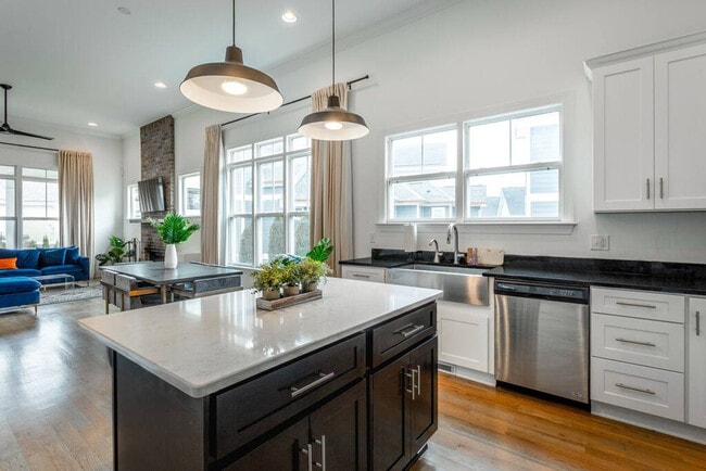 Building Photo - 1494 Madison St