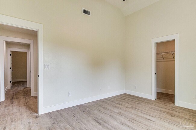 Building Photo - 412 Elcino Dr