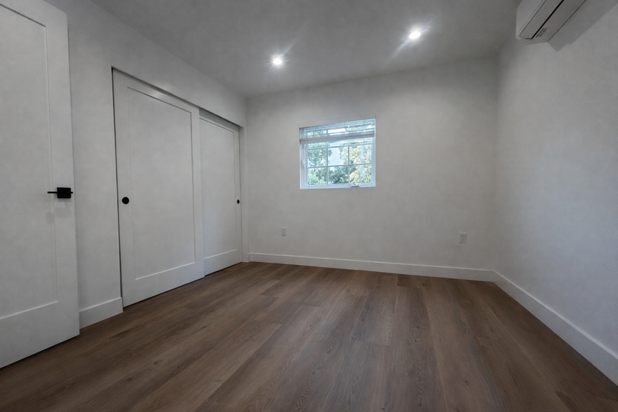 Building Photo - 10435 Ashton Ave