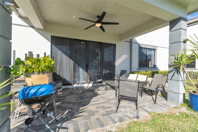 Building Photo - 10890 Shore St