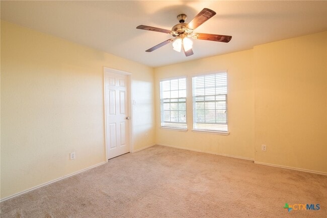 Building Photo - 5000 Willamette Ln