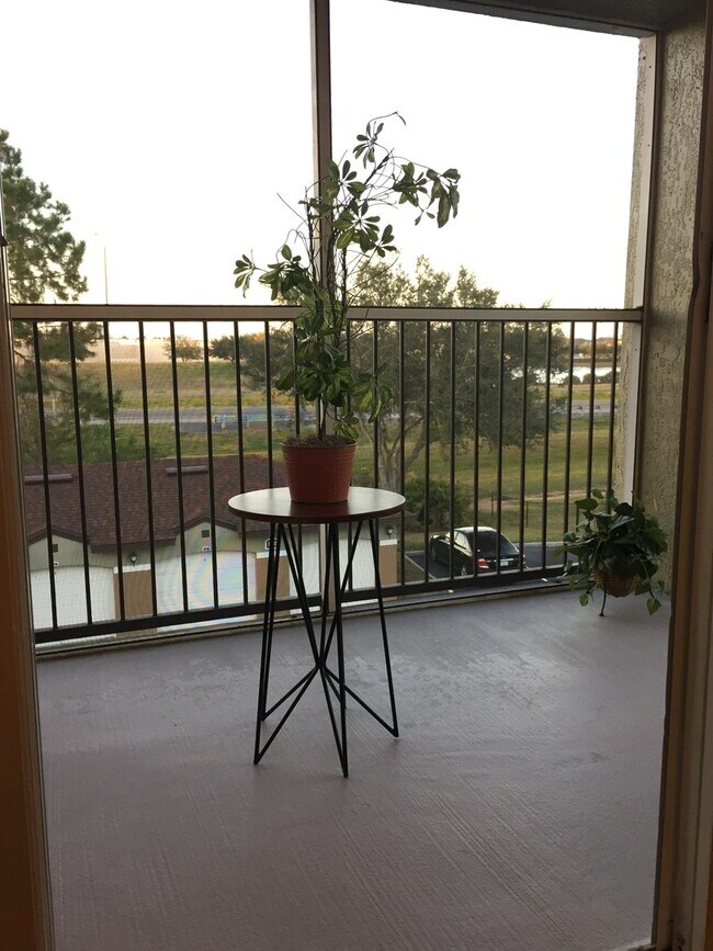 Building Photo - Gorgeous Wood Floors 1/1 condo for RENT @The Crest close to UCF