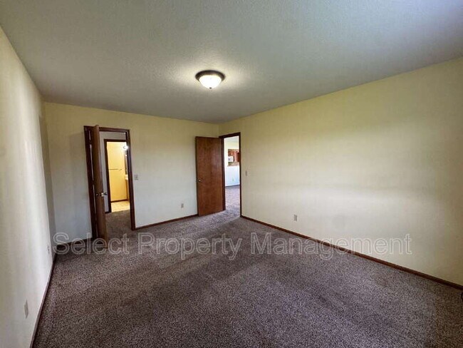 Building Photo - 1504 Flagstone Dr