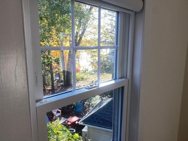 Building Photo - 16 Stonecleve Rd