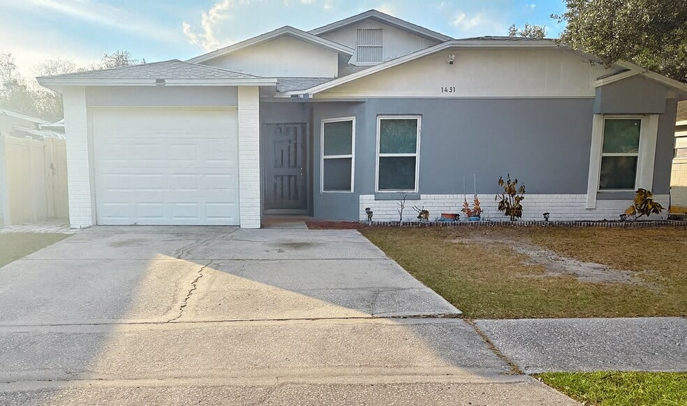 Primary Photo - 1431 Thistledown Dr