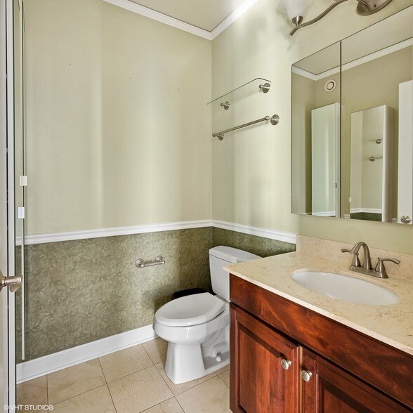 Building Photo - 201 N Westshore Dr