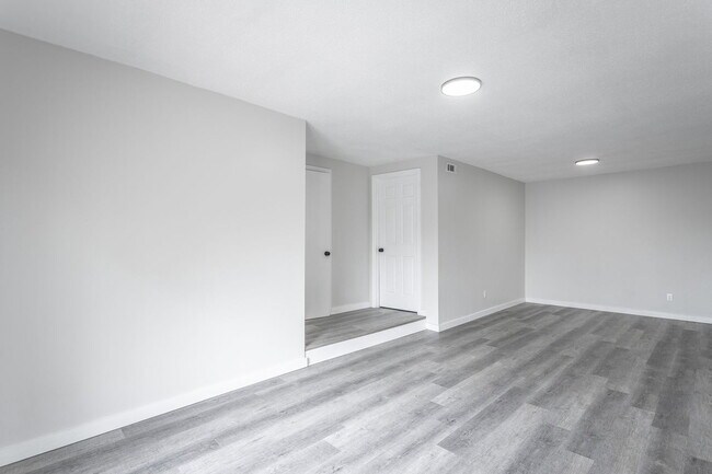 Building Photo - 833 Sylvan Dr