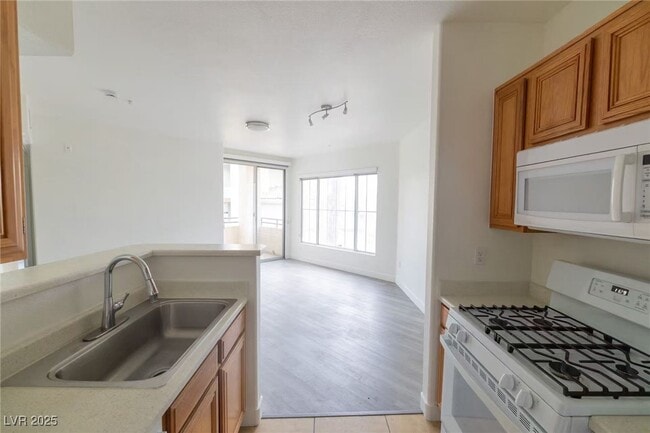 Building Photo - 7151 S Durango Dr