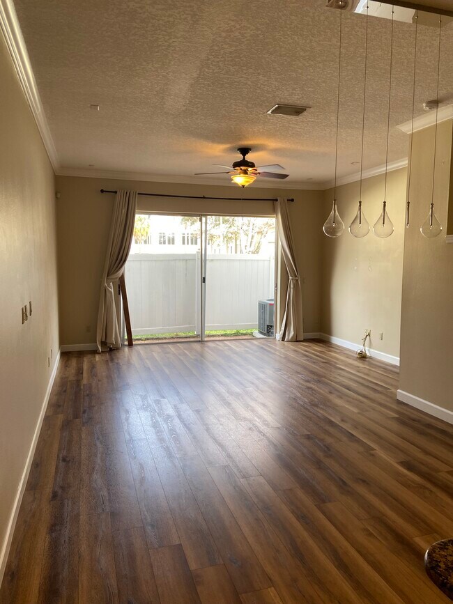 Building Photo - 212 S Dakota Ave