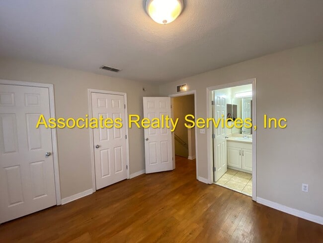 Building Photo - 2bed/2.5 bath condo in Hailey Gardens behind Butler Plaza! **NO PETS**