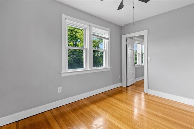 Building Photo - 291 Maple Ave