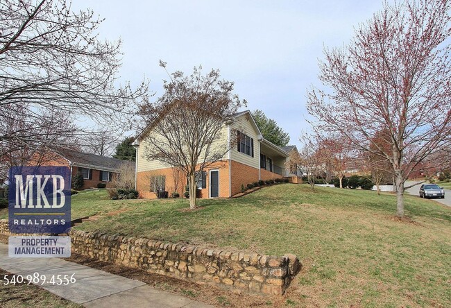 Building Photo - Lovely Ranch in South Roanoke