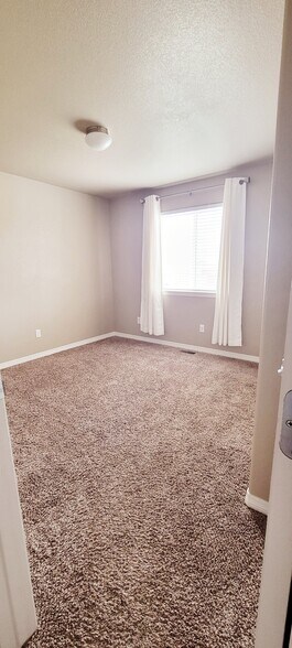 Building Photo - 6729 Kearsarge Dr