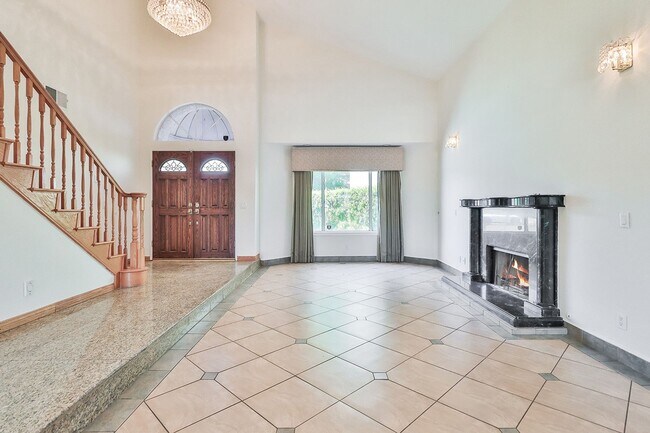 Building Photo - Tarzana 4BR w/downstairs bed + bath, POOL + basketball hoop!