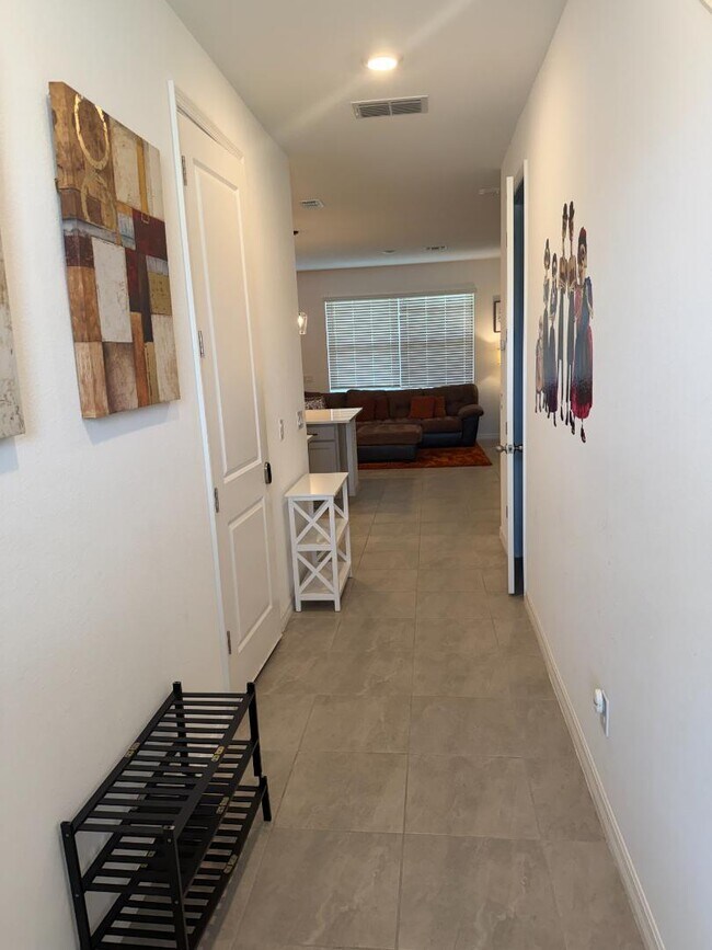 Building Photo - 1553 Discovery St