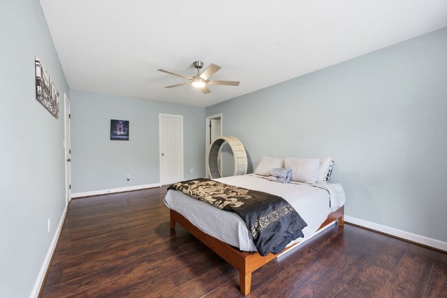 Building Photo - Three-Bedroom Home with Pool in Garner