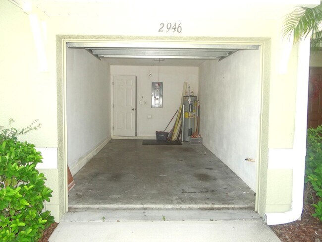 Building Photo - 4 bedroom, 2.5 bath, 1 car garage townhouse