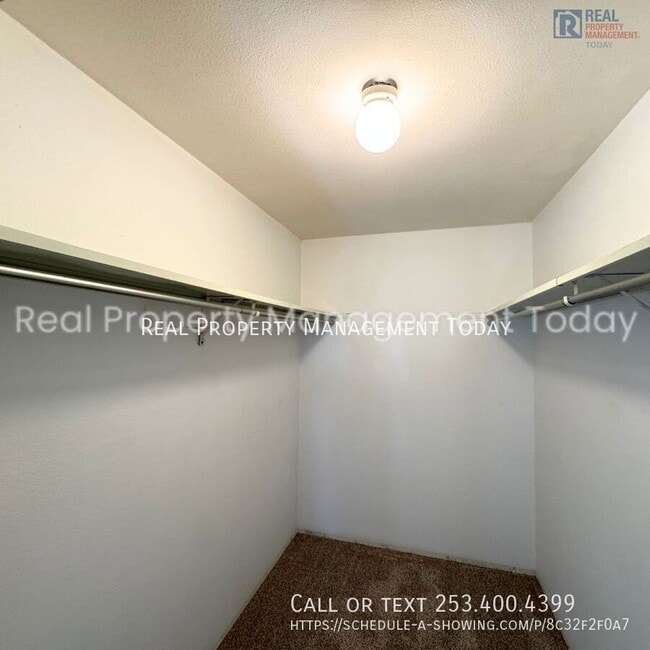 Building Photo - 1605 N Visscher St