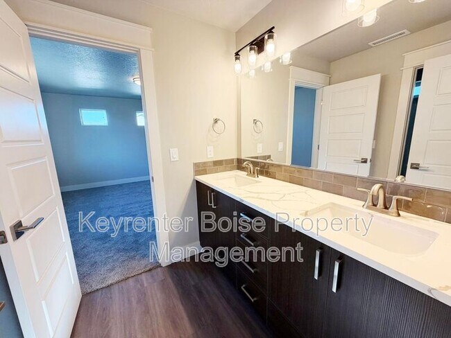 Building Photo - 4400 E Wedge St